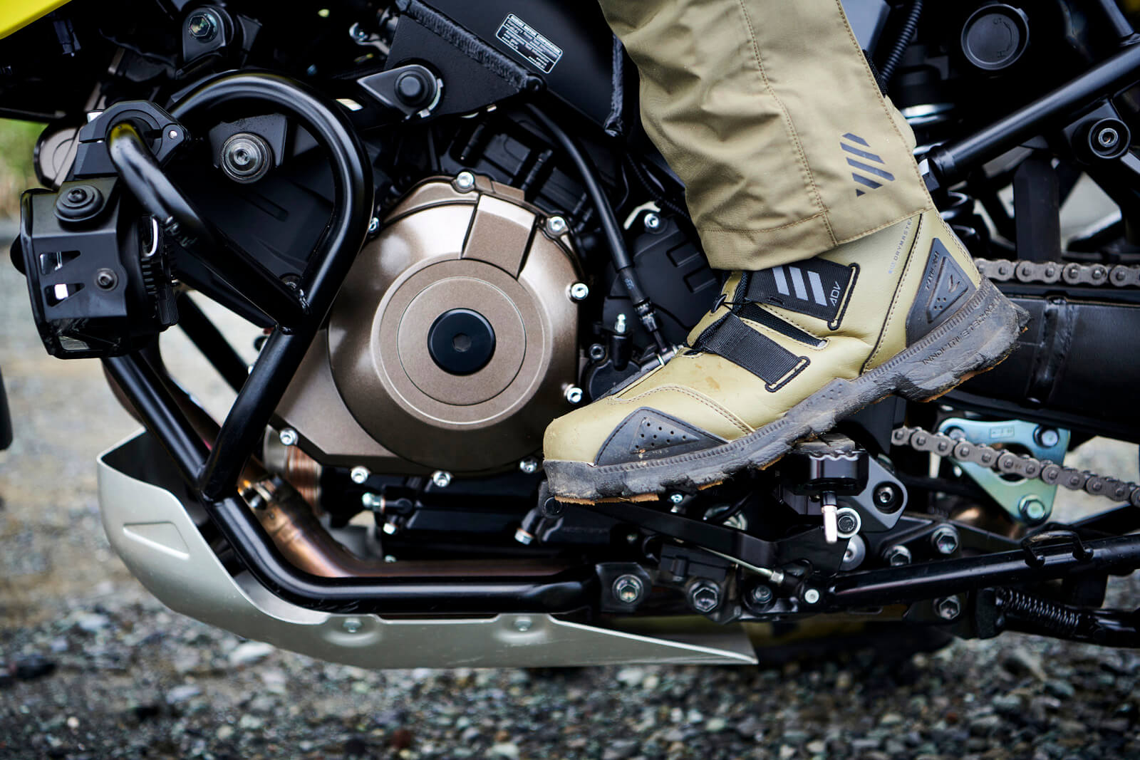 DL1050RR_RJM3_action_30